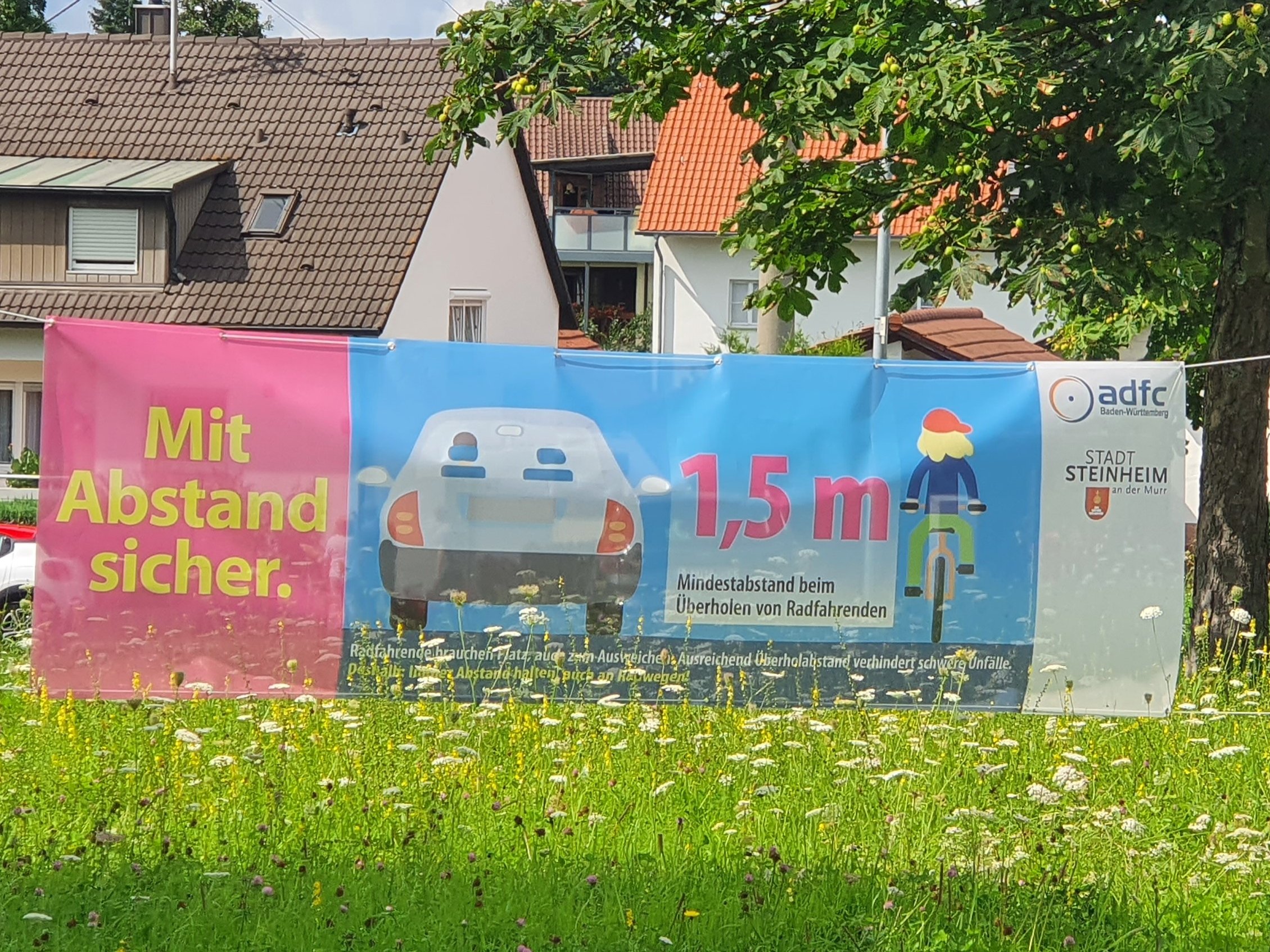 Banner zum Mindestabstand zu Radfahrer:innen